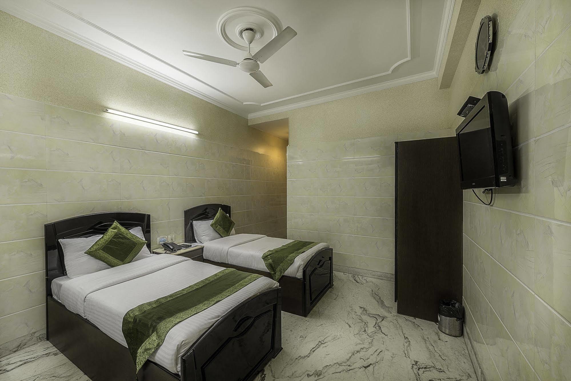 Treebo Trend Singh Sons Karol Bagh Hotel New Delhi Exterior photo