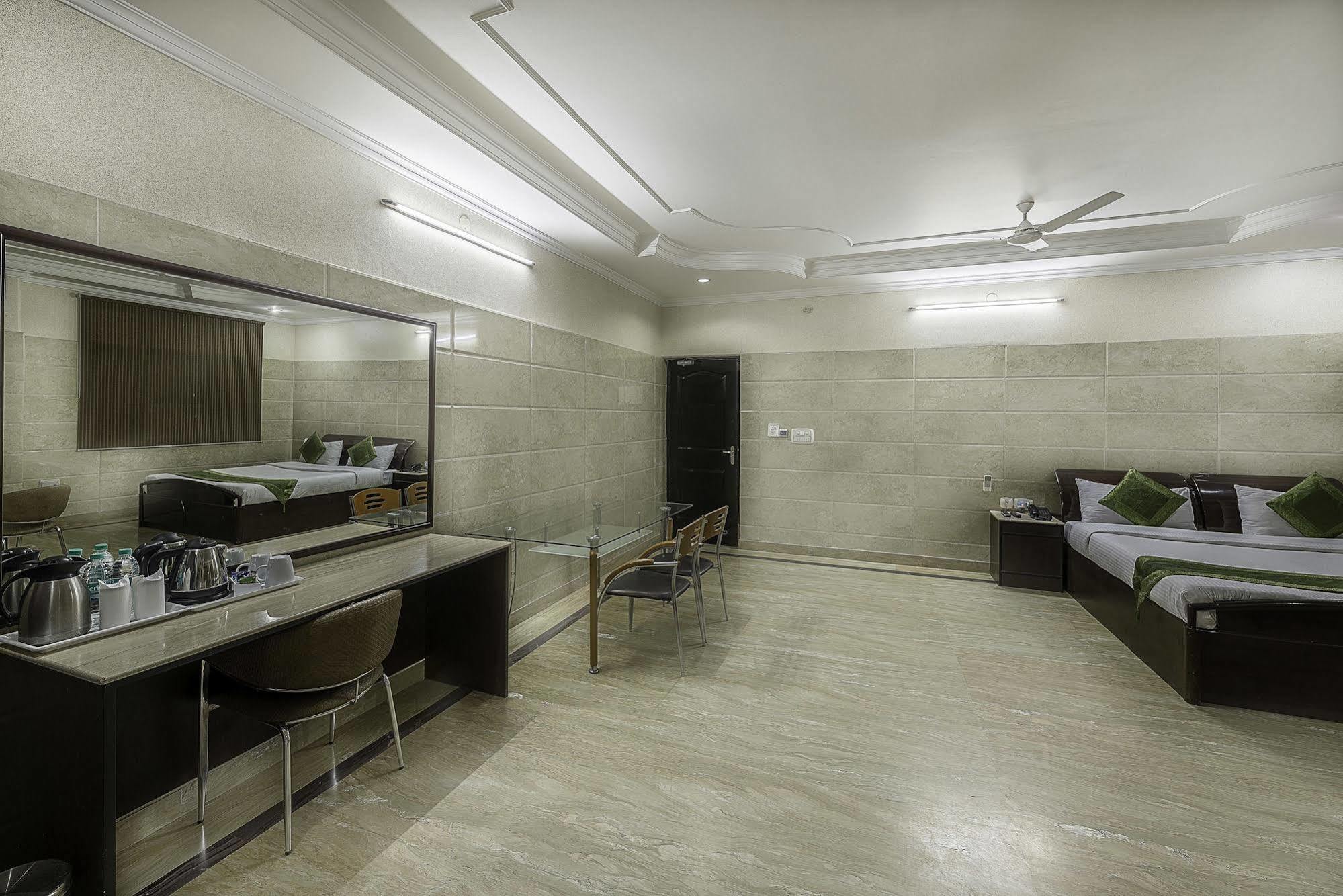 Treebo Trend Singh Sons Karol Bagh Hotel New Delhi Exterior photo