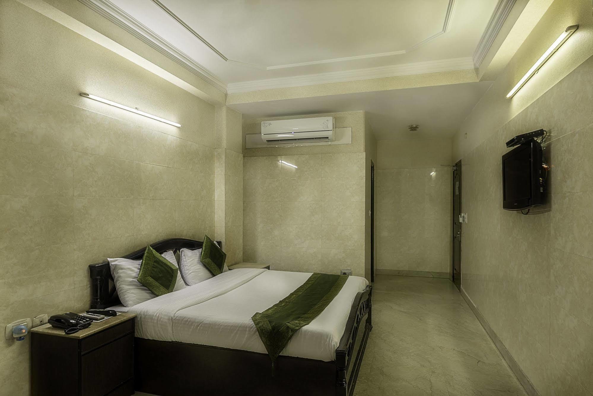 Treebo Trend Singh Sons Karol Bagh Hotel New Delhi Exterior photo